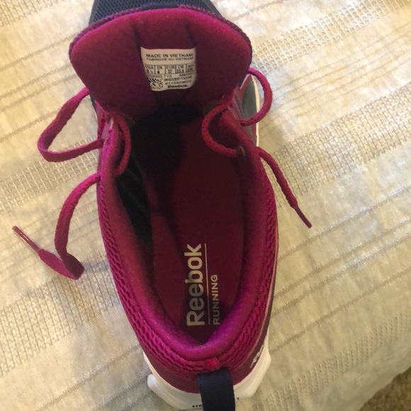 Reebok sneakers. Navy/Maroon color size 6.5 - Picture 5 of 5